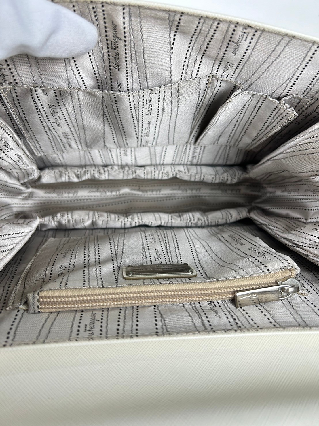 FERRAGAMO Gancion Hand bag - Image 6