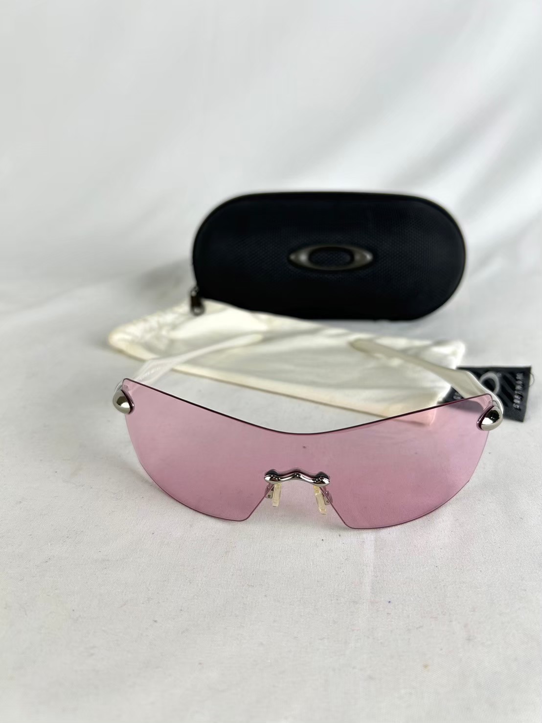 Oakley Dartboard Polished Sunglasses - Image 3