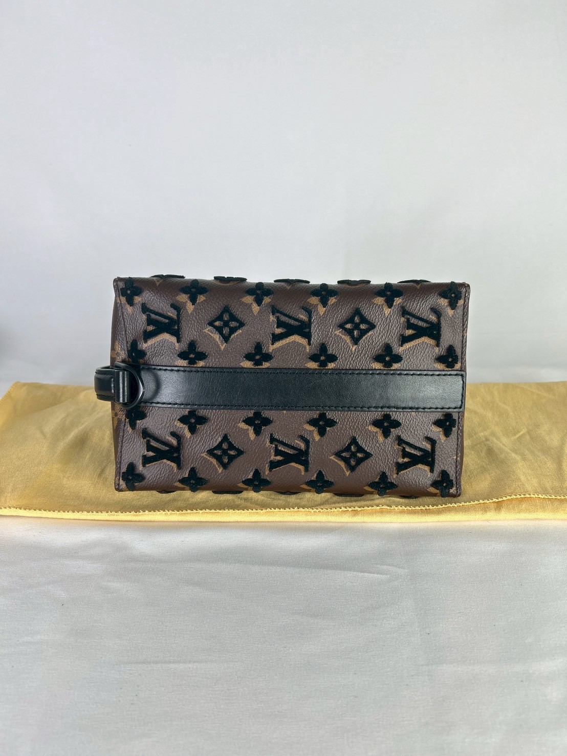 LouisVuitton Monogram Tuffetage Triangle Monogram bag Y 2019 - Image 4