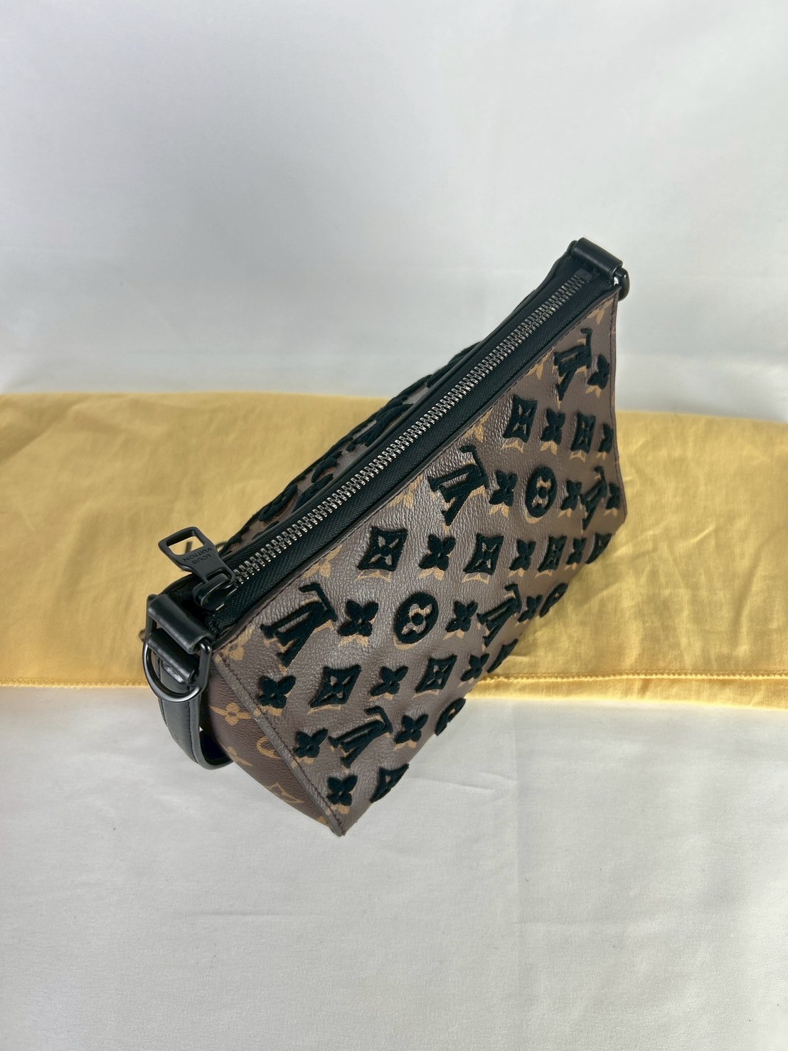 LouisVuitton Monogram Tuffetage Triangle Monogram bag Y 2019 - Image 5