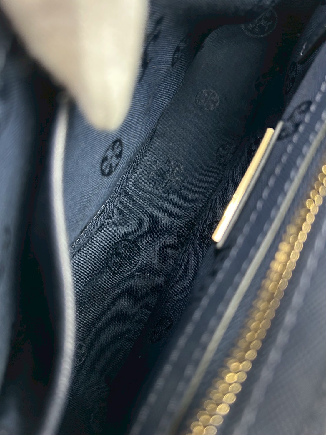 Tory Burch Robinson Small Crossbody bag - Image 6