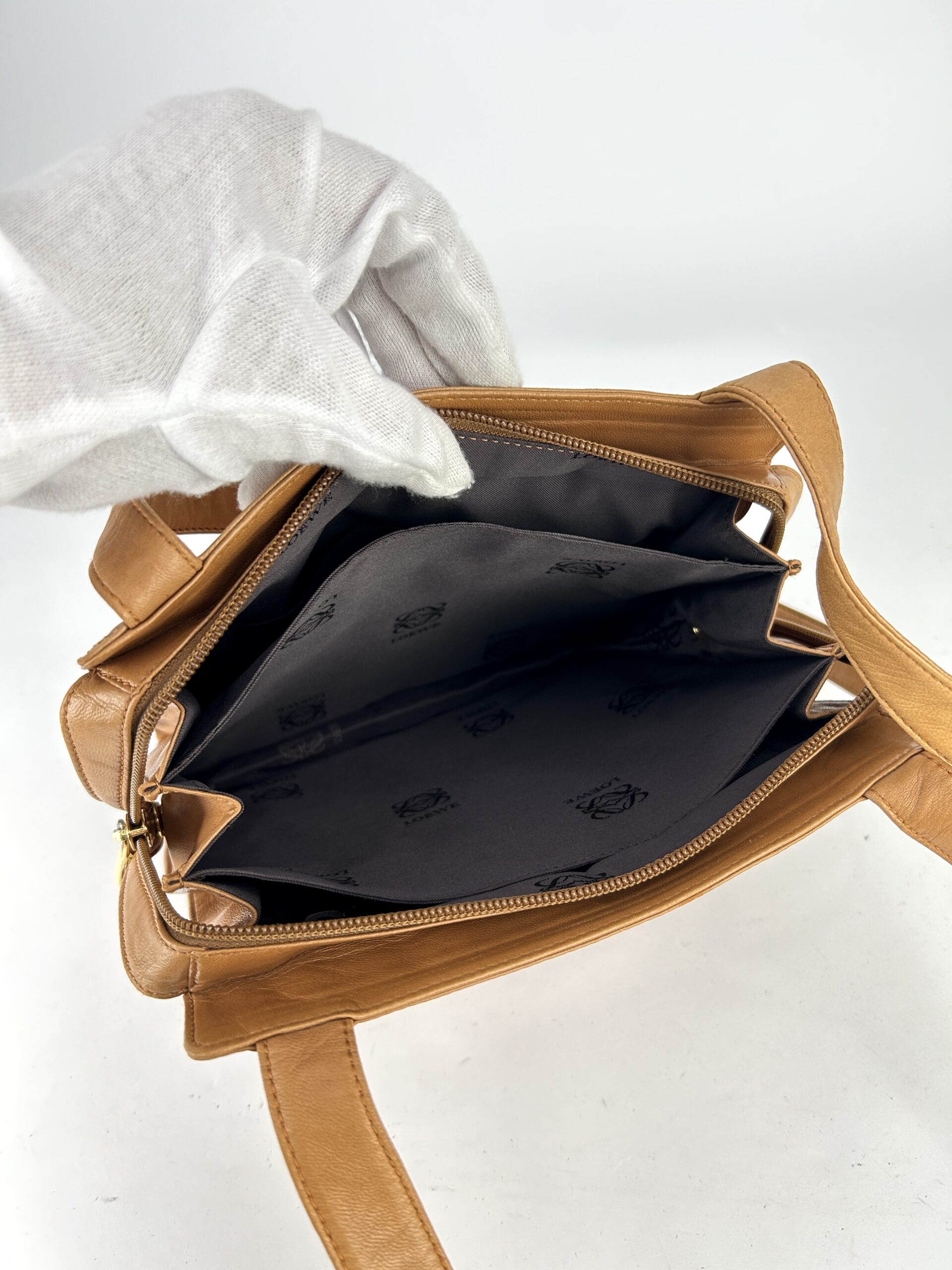 Loewe Anagram tote Shoulder bag - Image 6