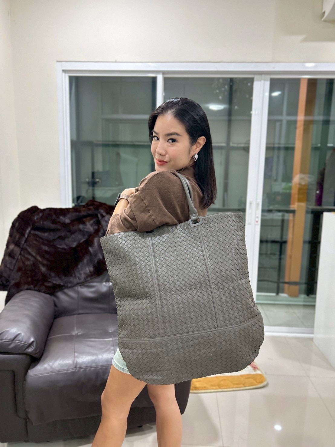 Bottega Nappa Large Flat Tote bag - Image 2
