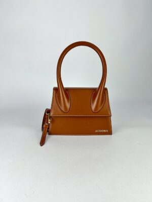 Jacquemus Le Chiquito Moyen Bag