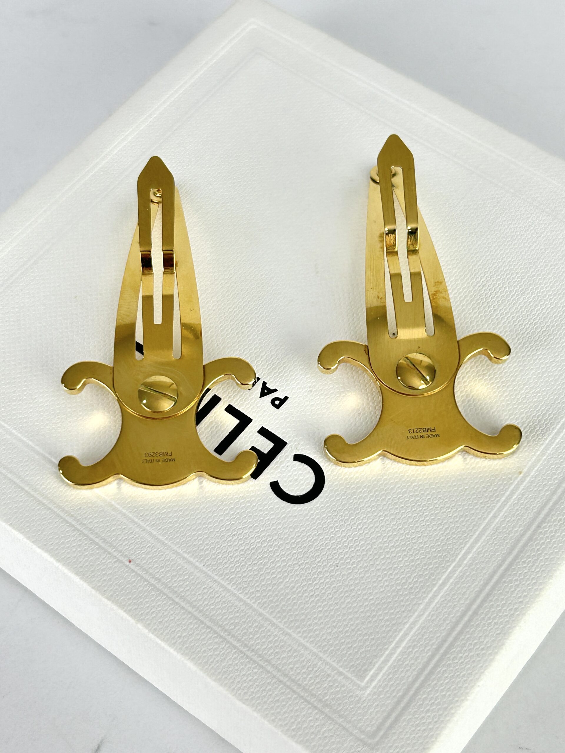 Celine Triomphe Snap Hair Clips Set 2 ชิ้น Y2023 - Image 3