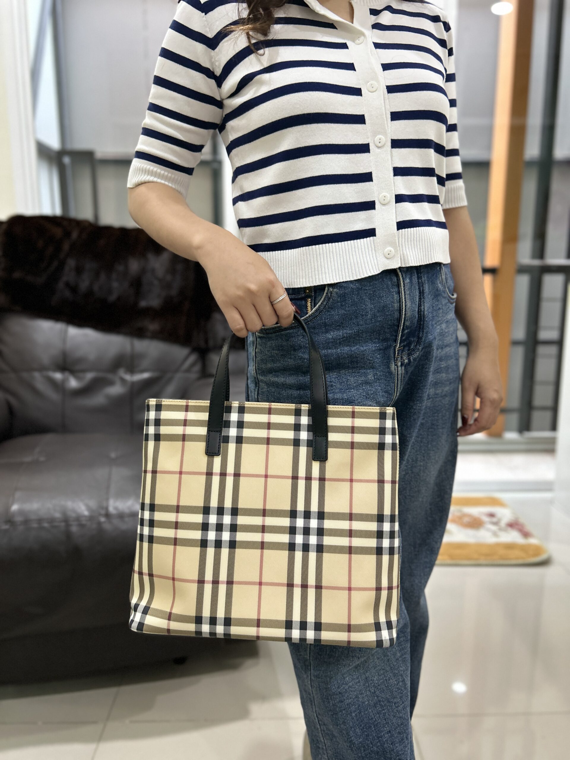Burberry Nova Check Small Tote bag - Image 2