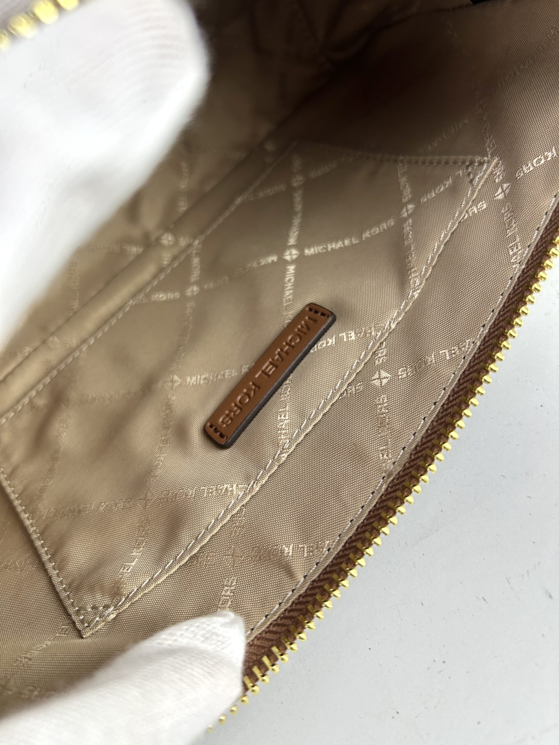 Michael Kors Arden Crossbody bag - Image 6