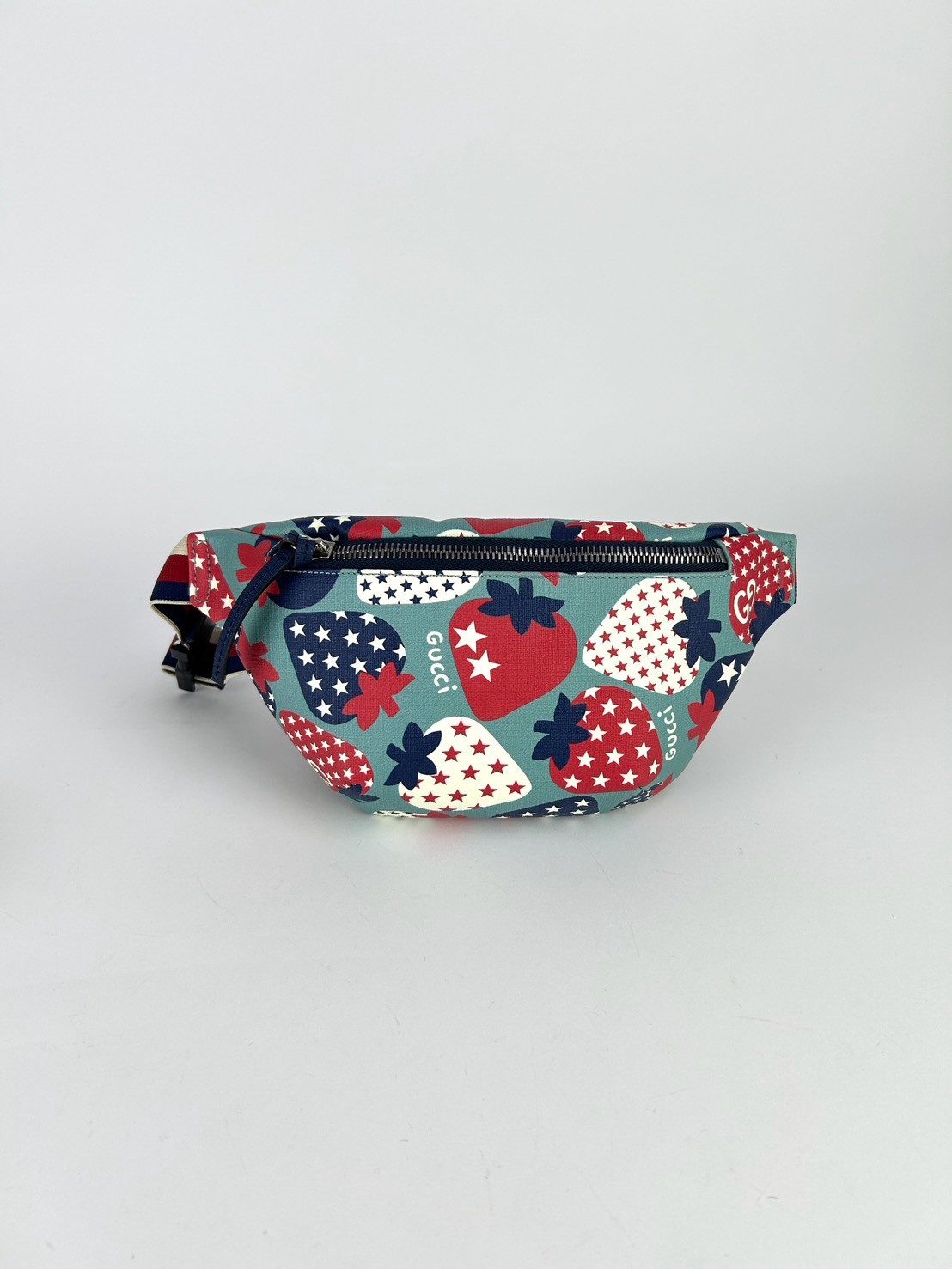 Gucci Children’s Strawberry Star Belt bag - Image 2