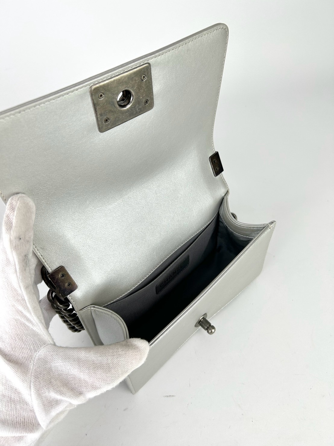 Chanel Boy 8 Flap Bag Holo20 - Image 6