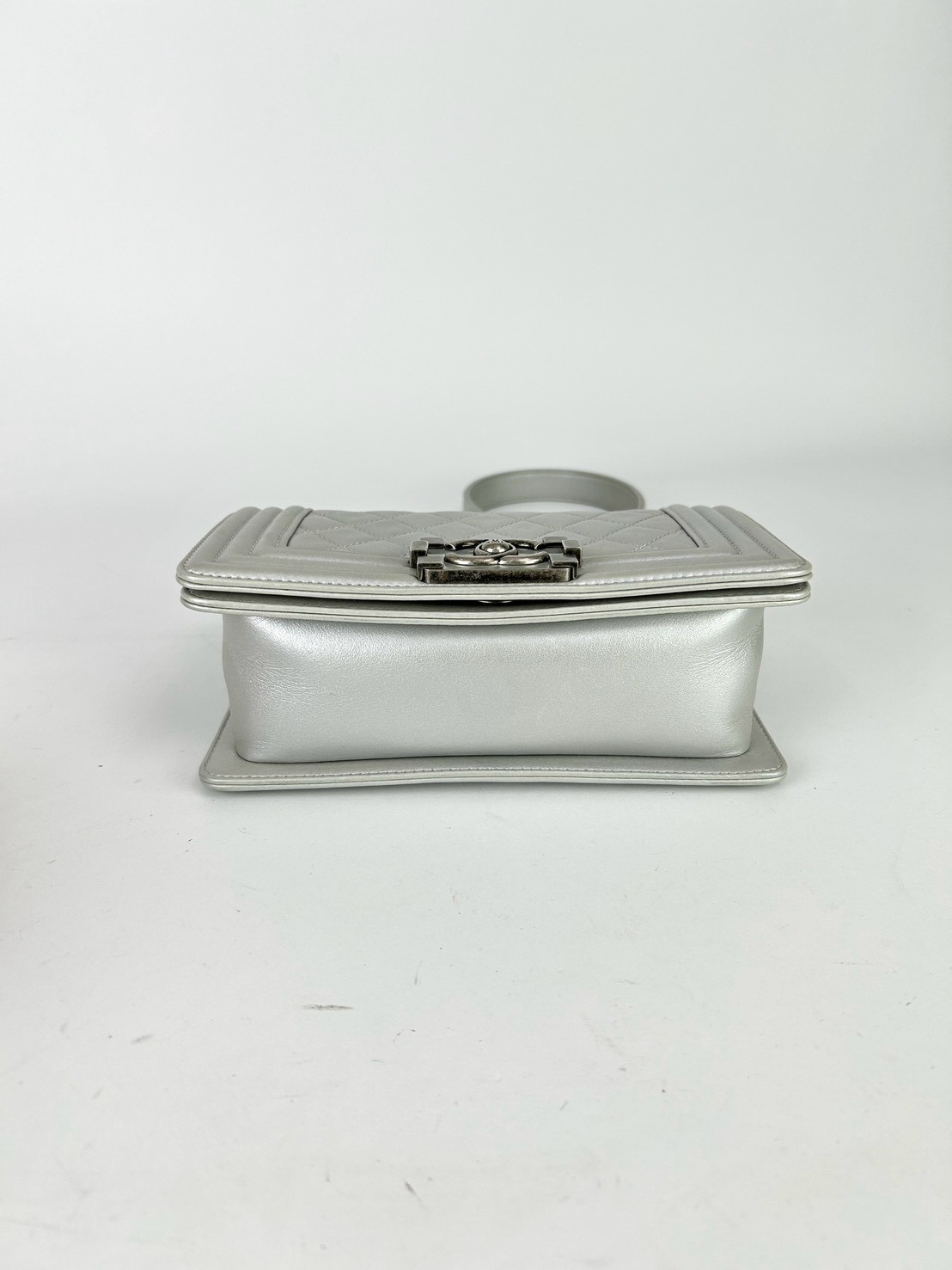 Chanel Boy 8 Flap Bag Holo20 - Image 4