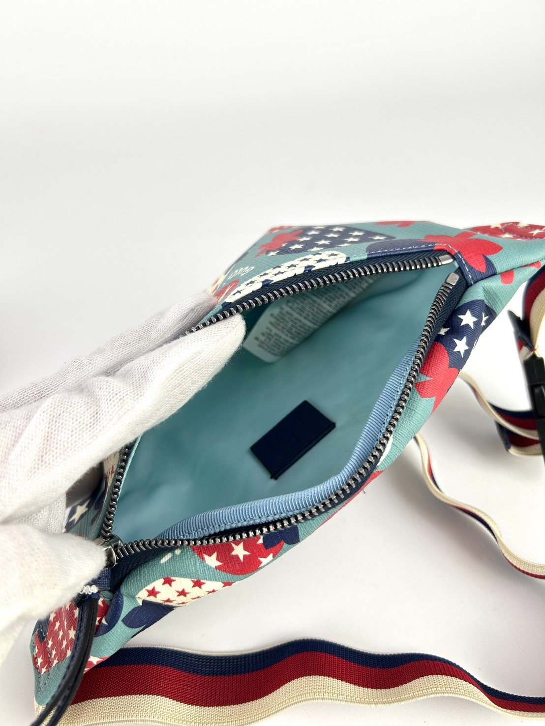 Gucci Children’s Strawberry Star Belt bag - Image 5