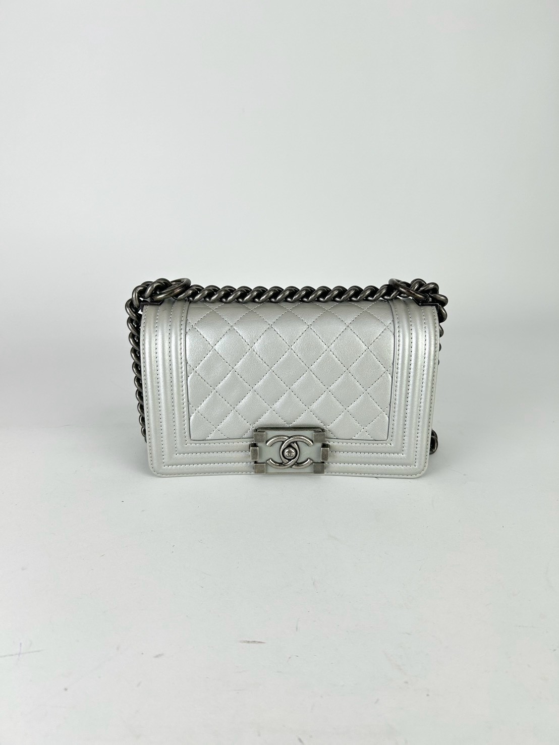 Chanel Boy 8 Flap Bag Holo20 - Image 3
