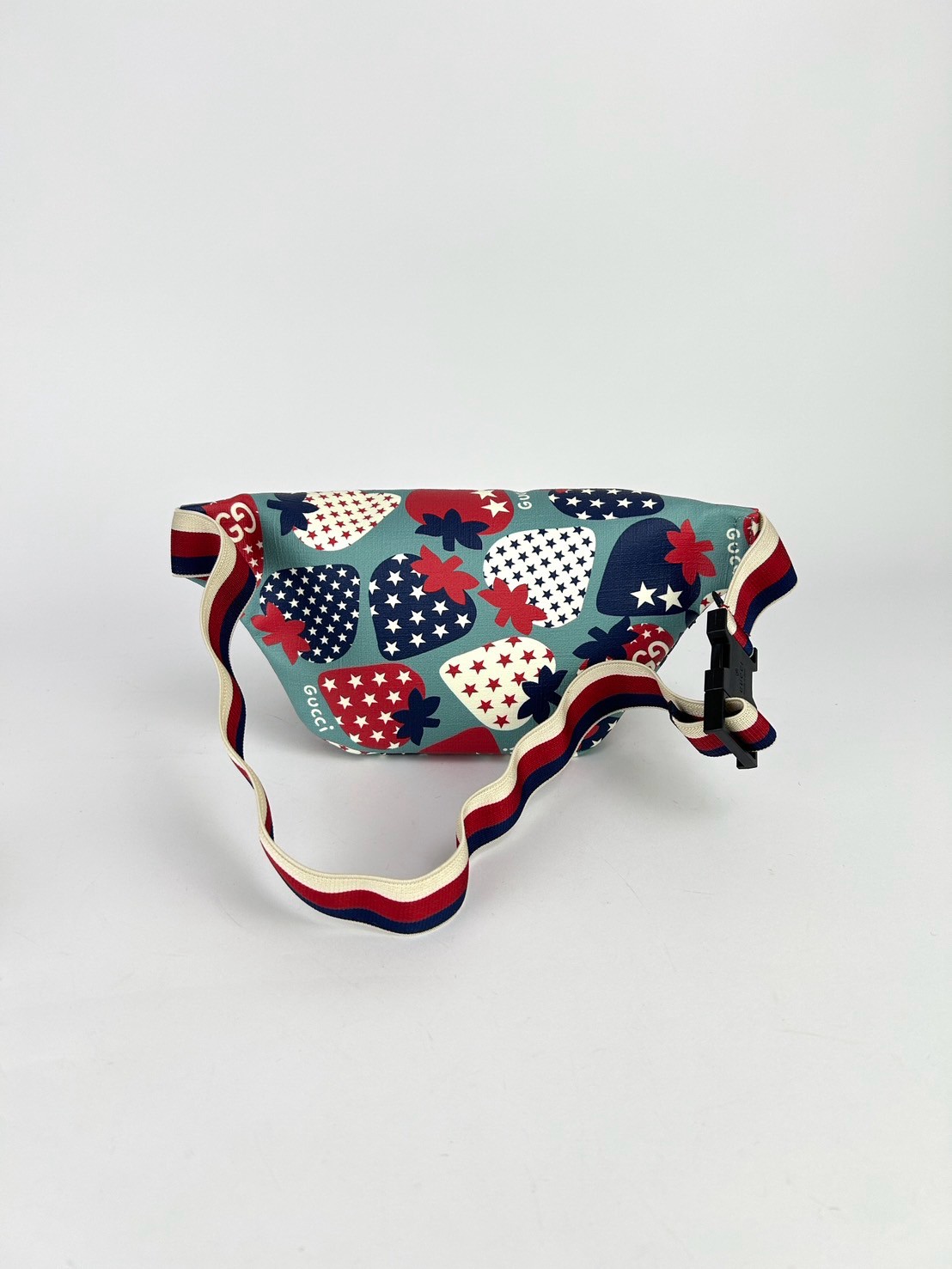 Gucci Children’s Strawberry Star Belt bag - Image 3