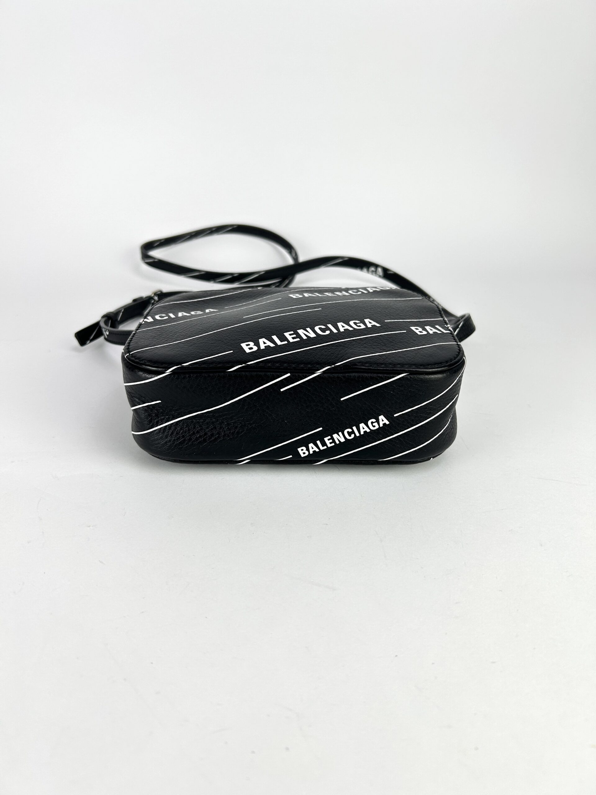 Balenciaga Mini Everyday Camera Bag Y2019 - Image 4