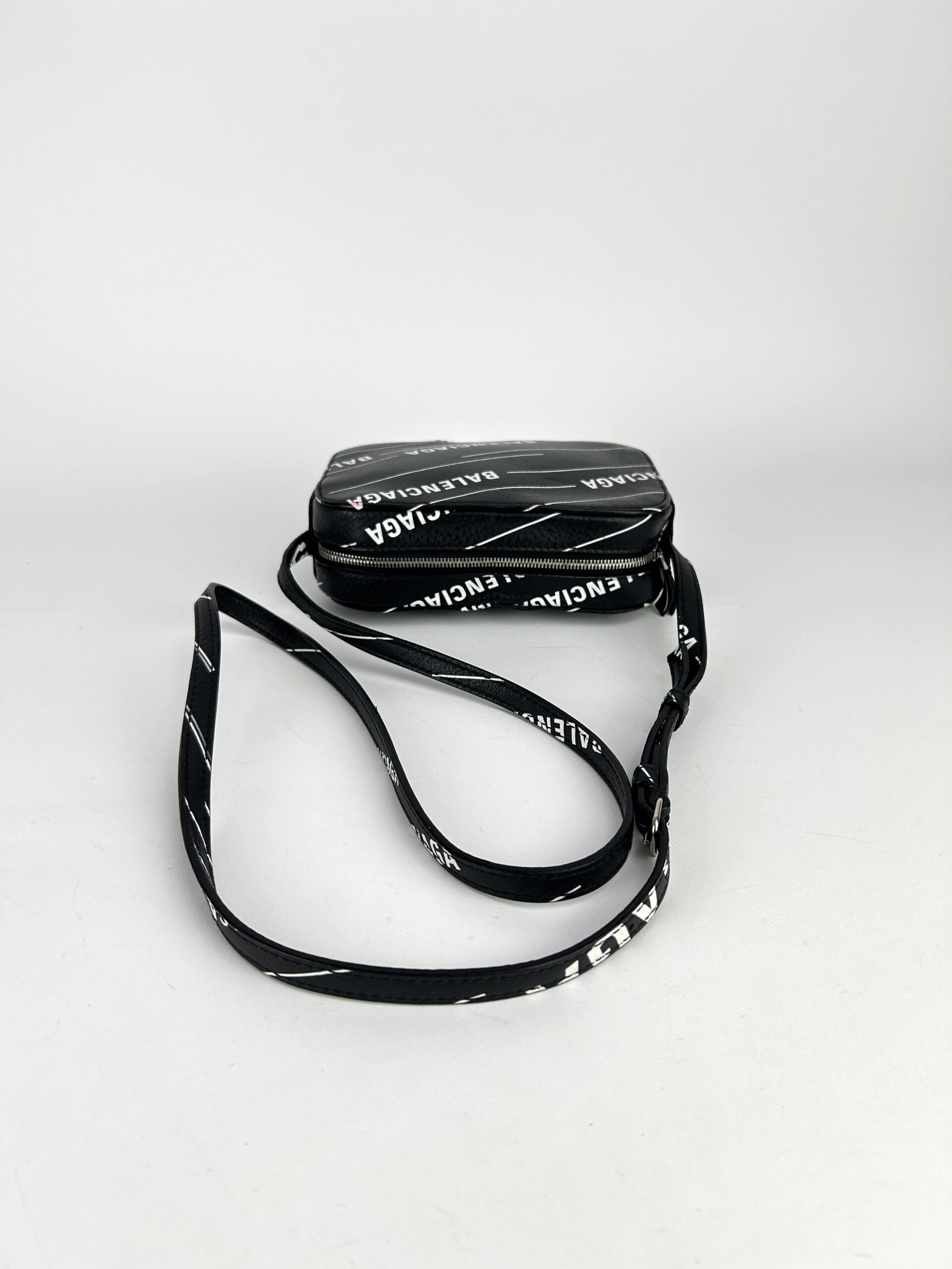 Balenciaga Mini Everyday Camera Bag Y2019 - Image 5