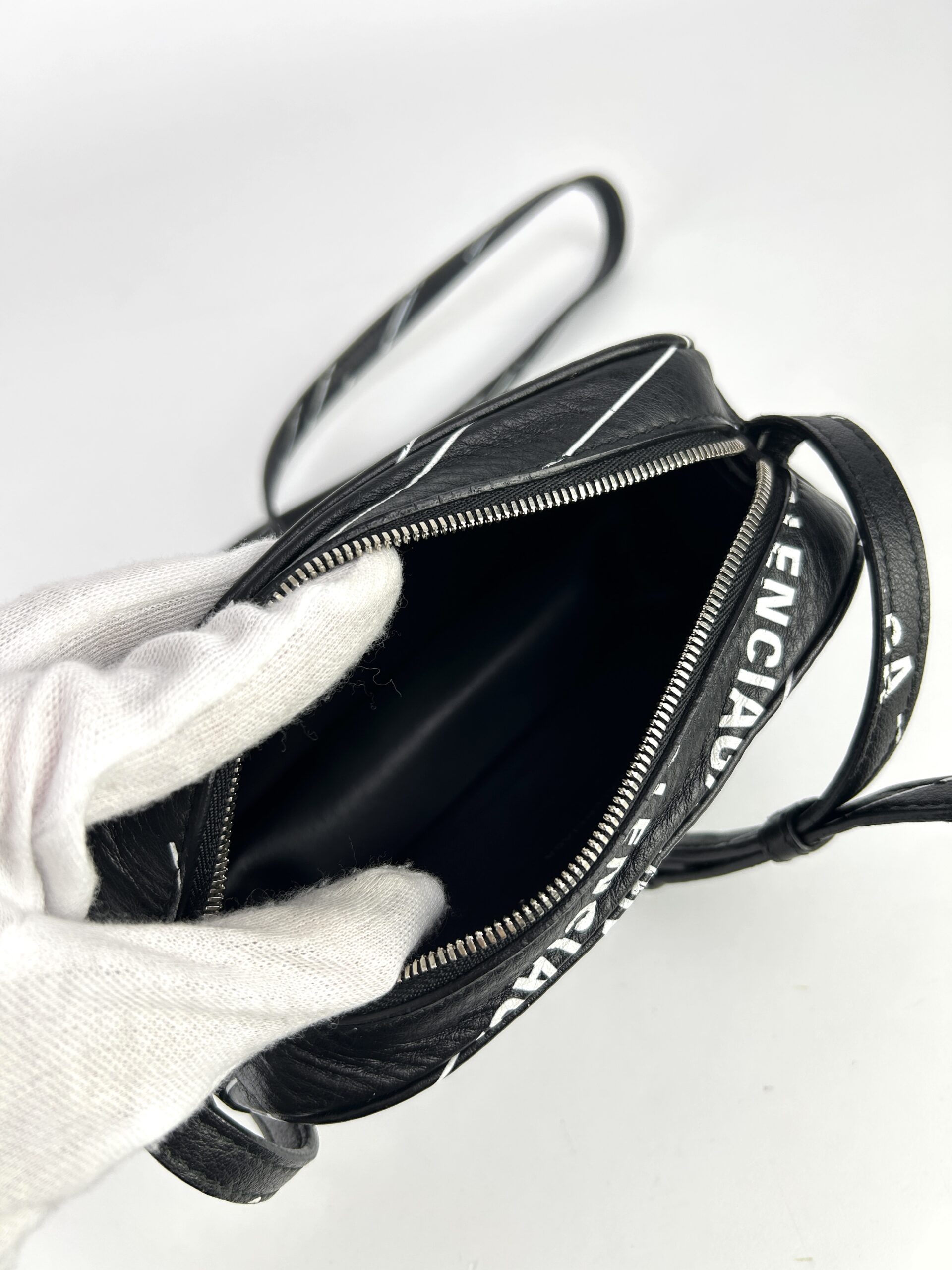 Balenciaga Mini Everyday Camera Bag Y2019 - Image 6