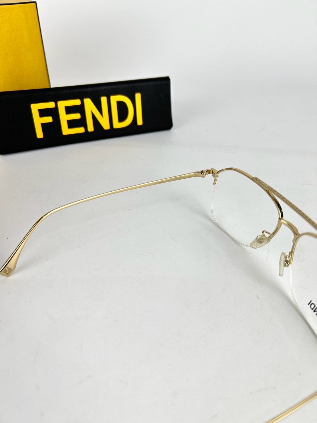 Fendi FE50033U Eyeglasses - Image 4