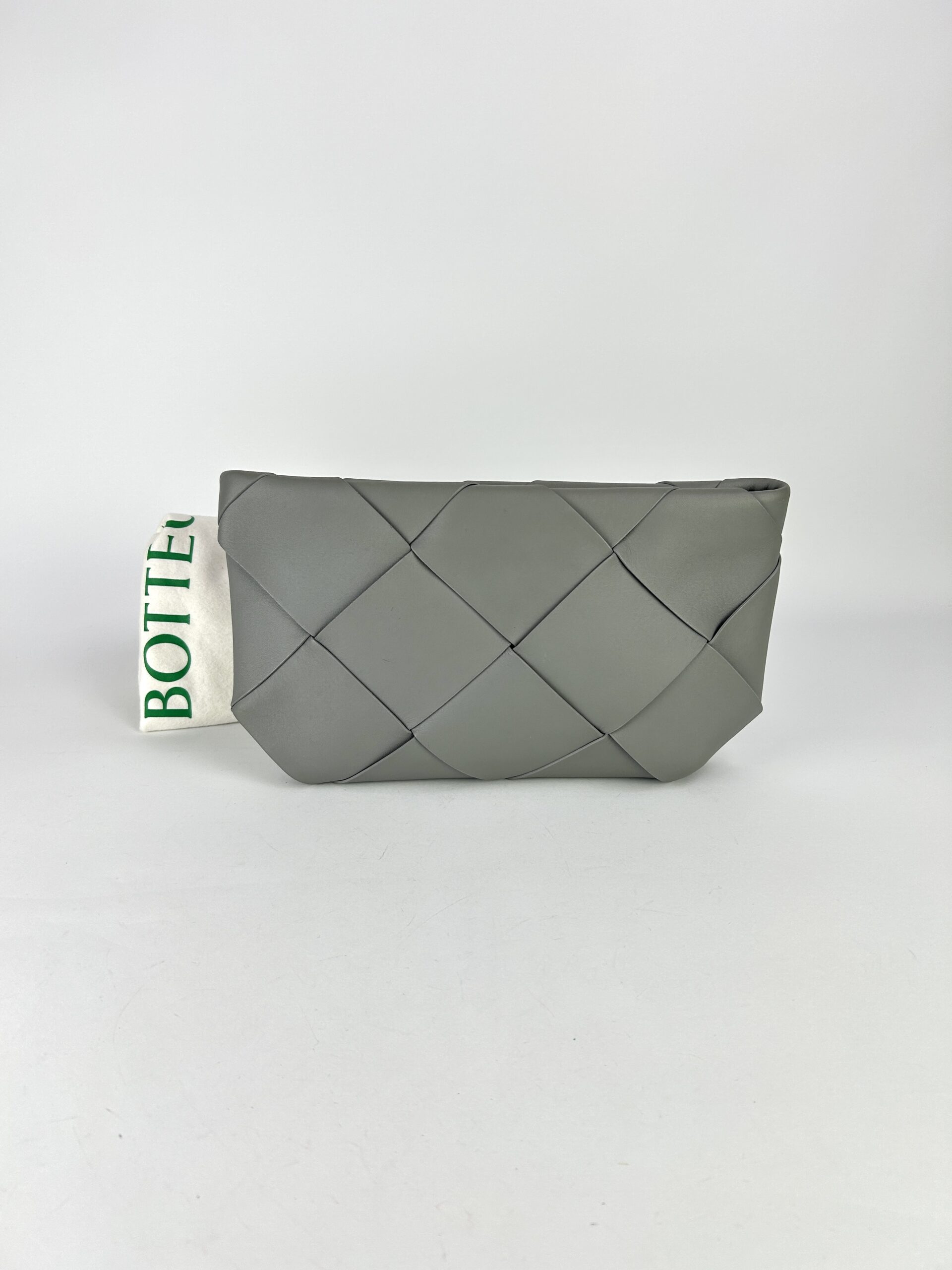 Bottega Maxi Intrecciato Clutch bag