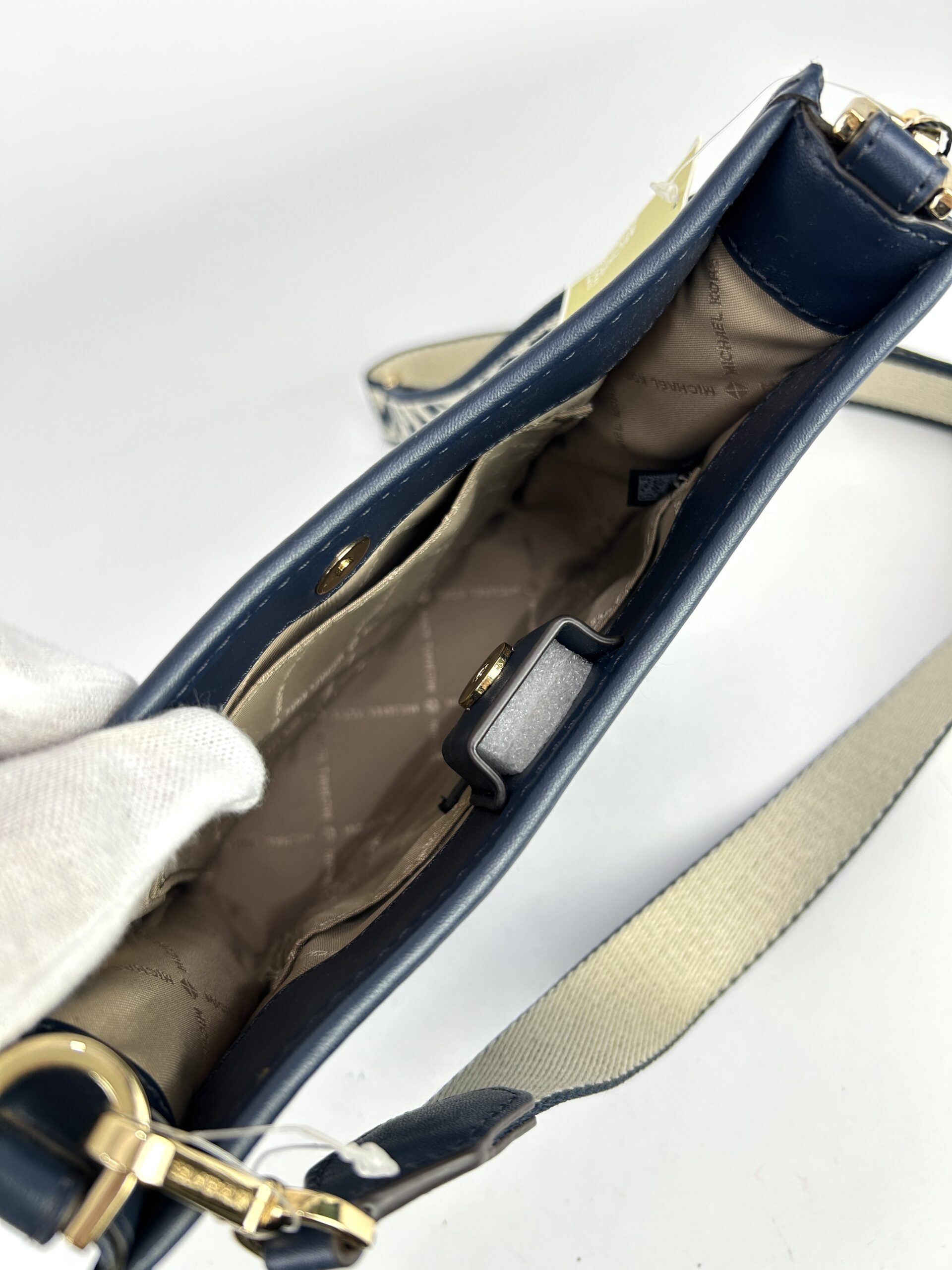 Michael Kors Bniley small Messenger crossbody - Image 6